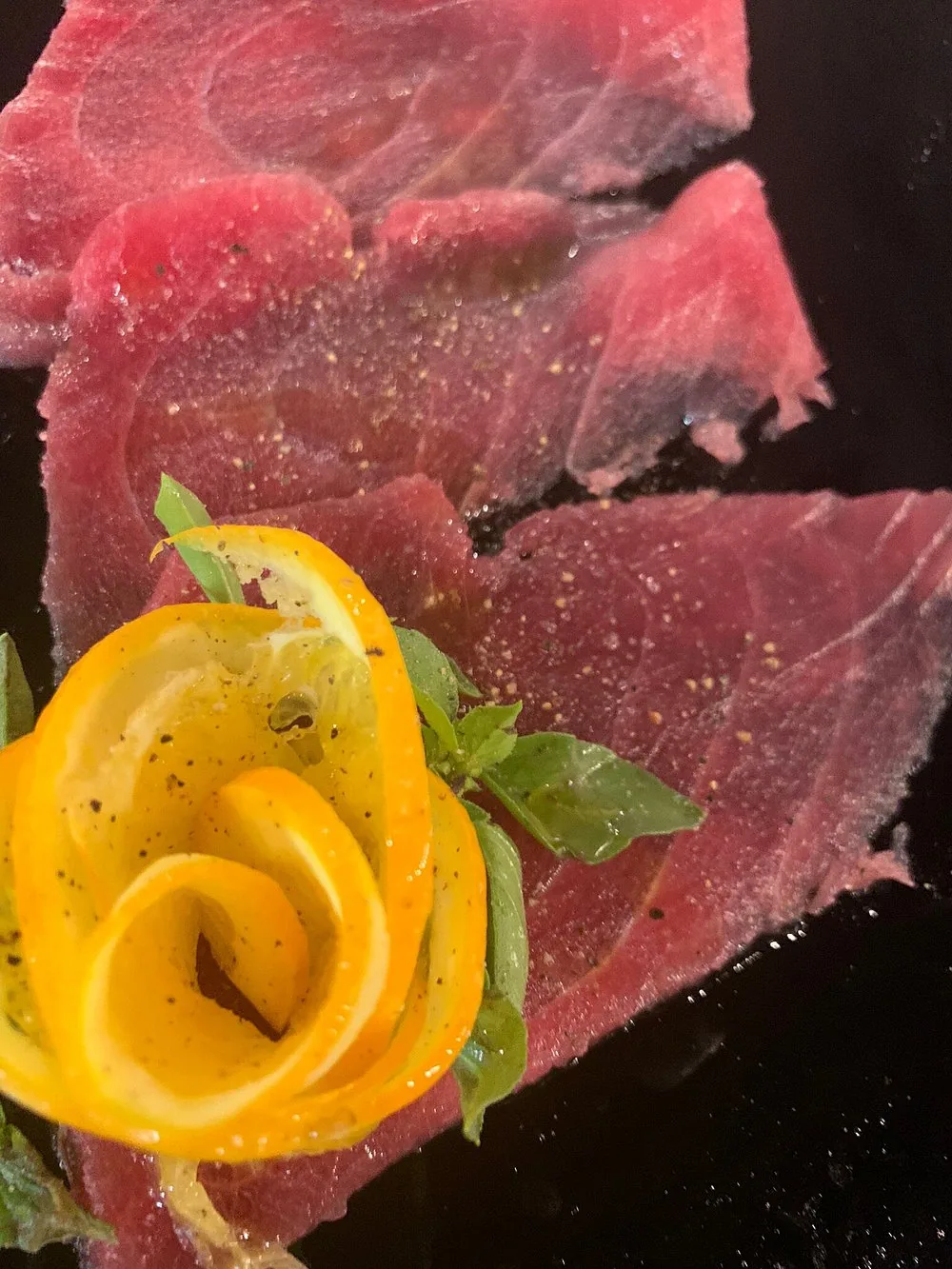 Carpaccio accompagnato da limone · Kairos, Crotone