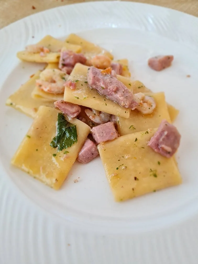 Calamarata con tonno e pistacchio · Kairos, Crotone