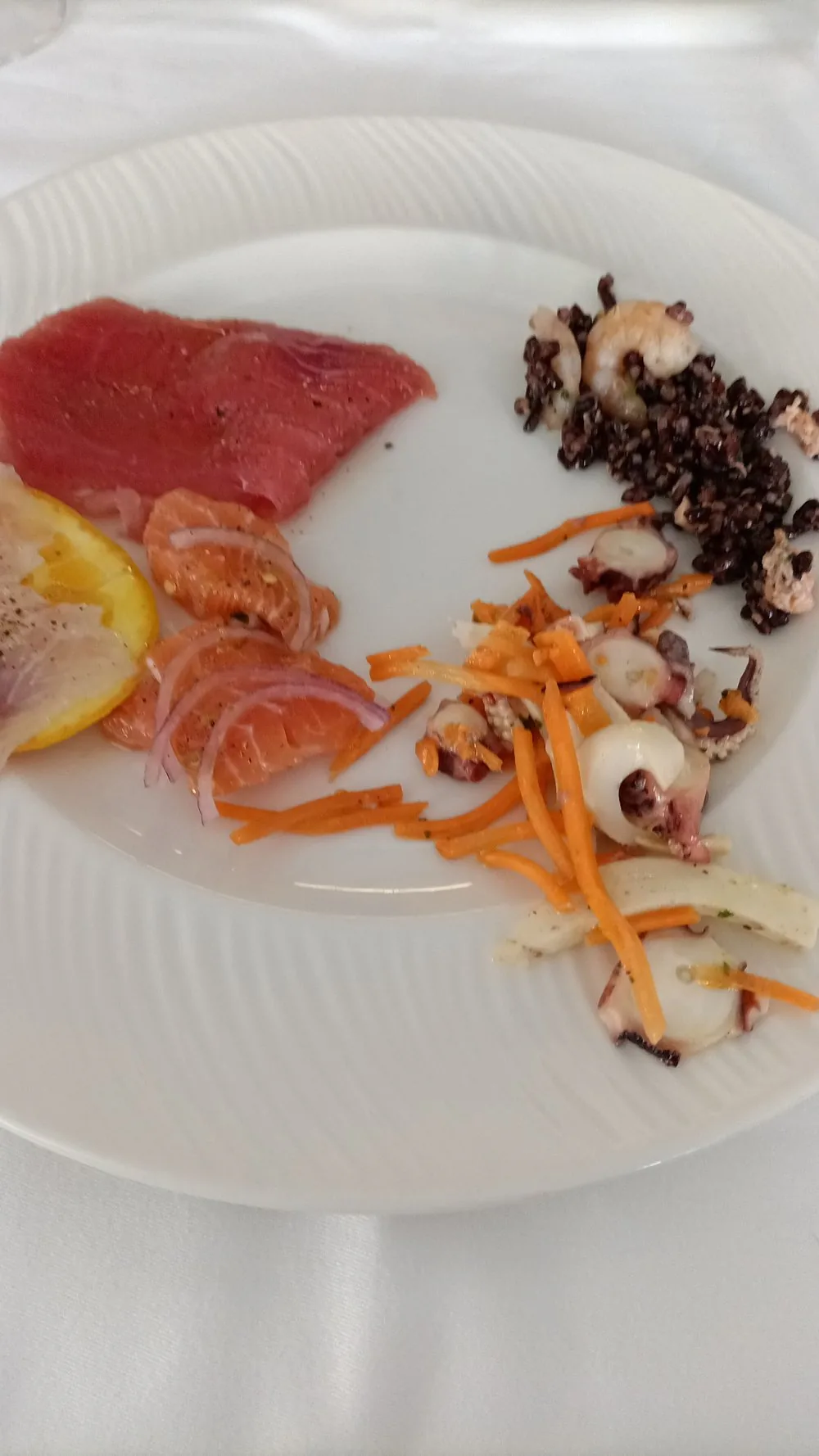 Antipasto con carpaccio e polpo · Kairos, Crotone