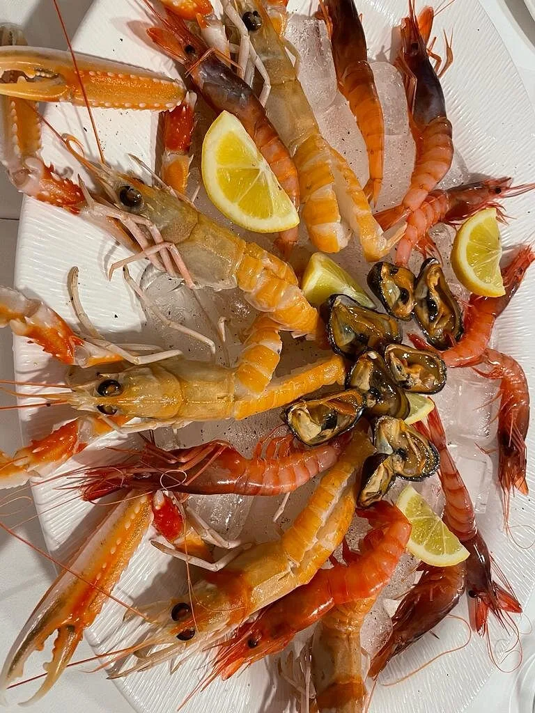 Selezione di gamberi e scampi · Kairos, Crotone