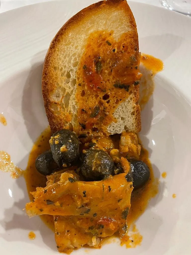 Pesce con verdure e condimento · Kairos, Crotone