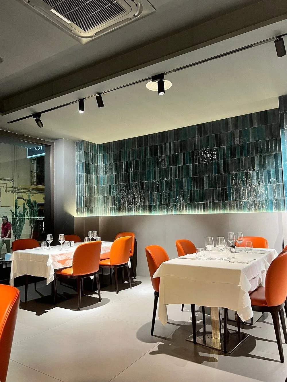 Sala elegante Kairos Restaurant & Lounge Bar a Crotone